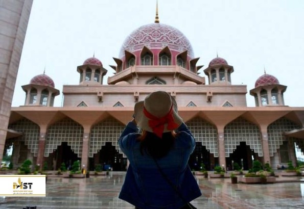 مسجد صورتی پوترا معروفترین عبادتگاه مسلمانان مالزی مسجد صورتی پوترا معروفترین عبادتگاه مسلمانان مالزی