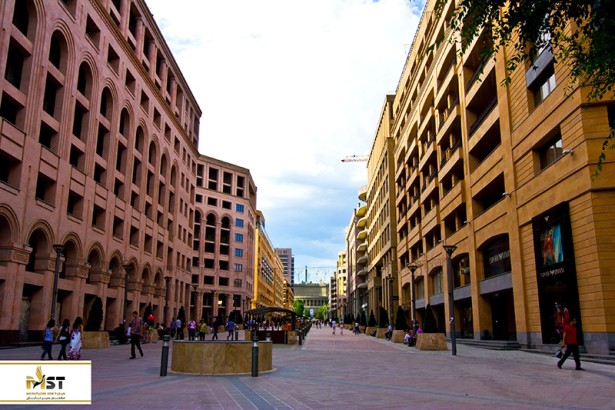 گشت و گذار در خیابان شمالی ایروان گشت و گذار در خیابان شمالی ایروان