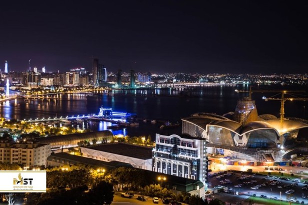 شبگردی در بلوار ساحلی زیبای باکو شبگردی در بلوار ساحلی زیبای باکو