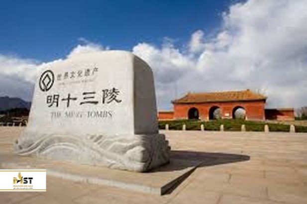 گردش در محله هنری ۷۹۸ در پکن