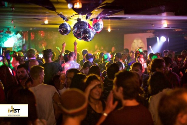 ۷ مکان برای شنیدن موسیقی زنده در دبی ۷ مکان برای شنیدن موسیقی زنده در دبی