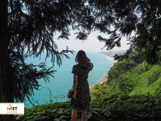 یک روز در باغ گیاه‌شناسی باتومی