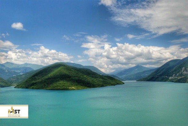سفری تابستانی به دریاچه‌های گرجستان