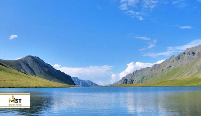 صعود به دریاچه سنگ سیاه در گرجستان