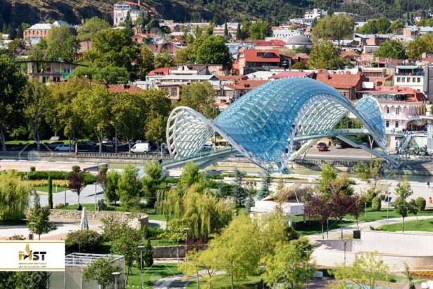 گشتی در پارک ریکه تفلیس گشتی در پارک ریکه تفلیس