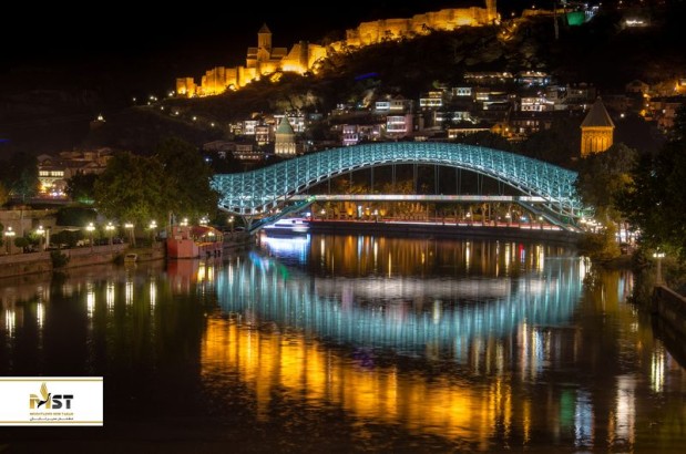 پل صلح تفلیس و ۱۰ جاذبه گردشگری برتر اطراف آن