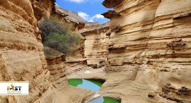 بازدید از غار نمکی و تنگهی چاهکوه؛ دو جاذبهی هیجانانگیز و رازآلود قشم بازدید از غار نمکی و تنگهی چاهکوه؛ دو جاذبهی هیجانانگیز و رازآلود قشم