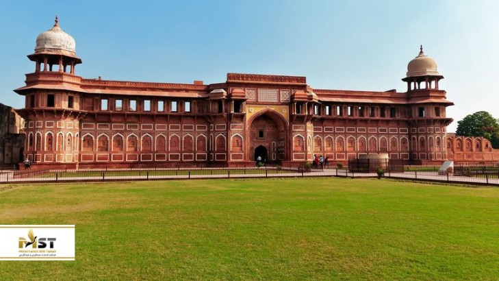 راهنمای گردش در قلعه آگرا، در سفر تور مثلث طلایی هند