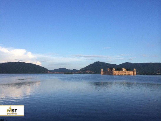 گشتی در دریاچه زیبای من ساگر جیپور گشتی در دریاچه زیبای من ساگر جیپور