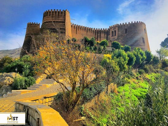 معرفی ۱۰ قلعه باشکوه و معروف در ایران