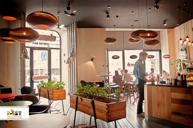 کافه گردی در خیابان‌های سنت ‌پترزبورگ