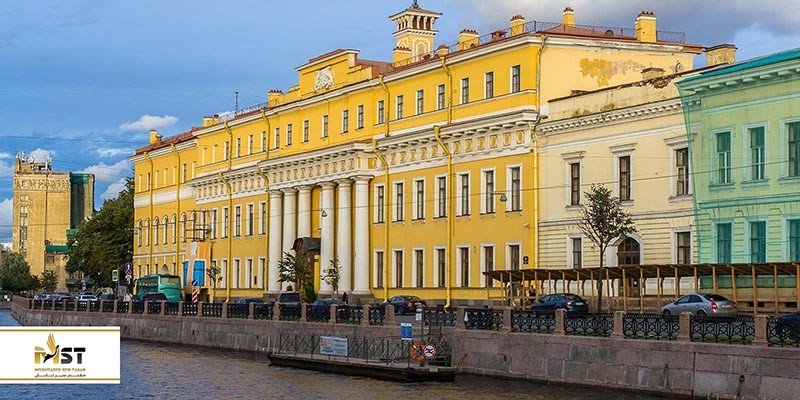 گردش در کاخ‌های سن پترزبورگ