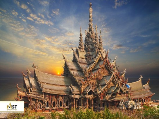 معماری خارق‌العاده‌ معبد حقیقت پاتایا 