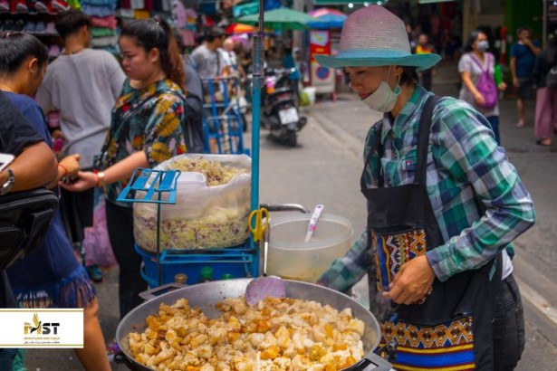 یک صبحانه عالی در خیابان پراتونام بانکوک یک صبحانه عالی در خیابان پراتونام بانکوک