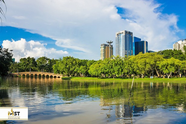 گشتی در محله khlong toei در بانکوک