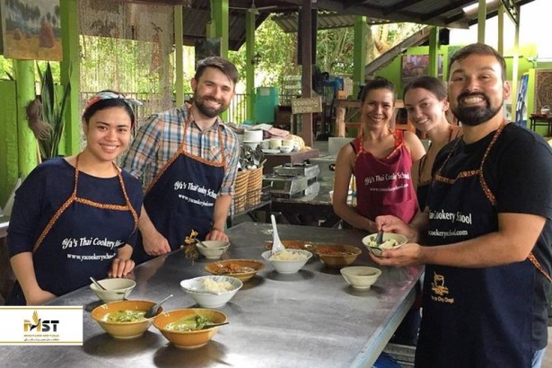 تجربه آشپزی خوشمزه در سفر به کرابی تجربه آشپزی خوشمزه در سفر به کرابی