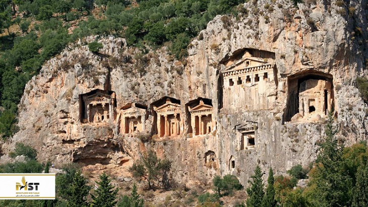 بازدید از آرامگاه صخره‌ای ساریان مارماریس