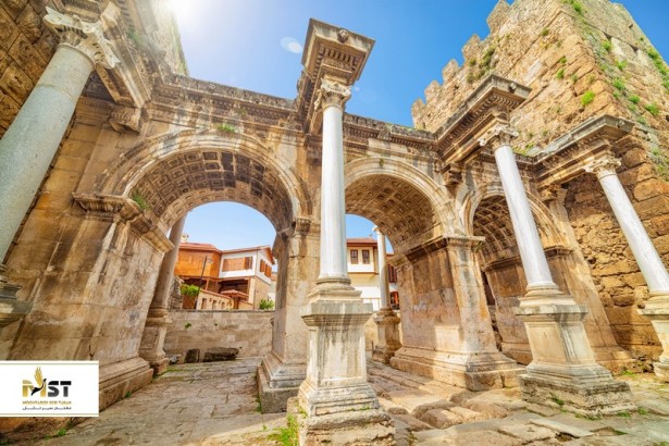 آشنایی با دروازه هادریان در آنتالیا آشنایی با دروازه هادریان در آنتالیا