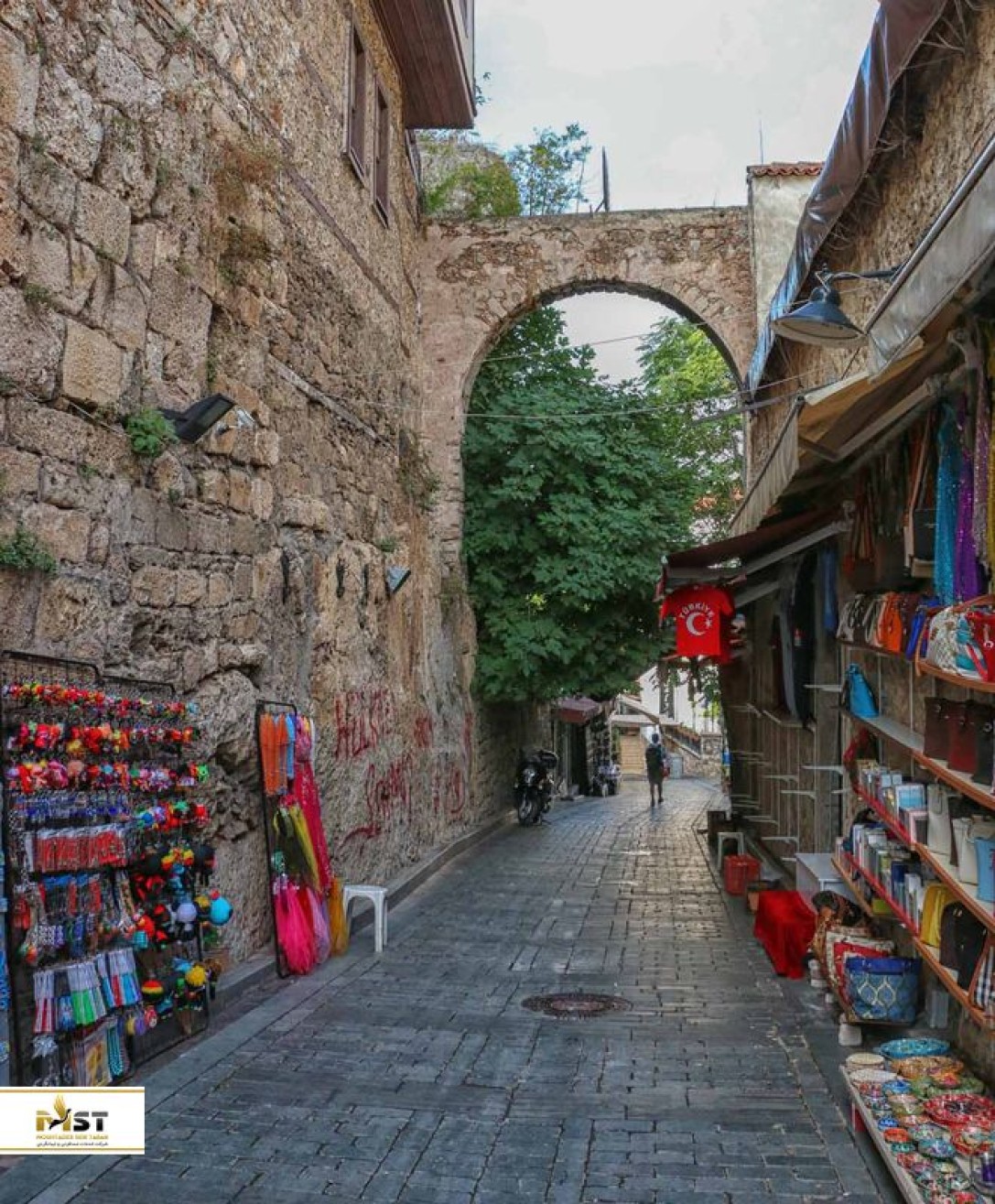 برنامهی ساده برای یک روز گشت و گذار در شهر قدیم آنتالیا برنامهی ساده برای یک روز گشت و گذار در شهر قدیم آنتالیا