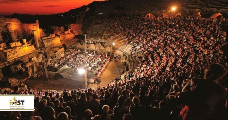 گشت و گذار در آمفی تئاتر باستانی آسپندوس آنتالیا گشت و گذار در آمفی تئاتر باستانی آسپندوس آنتالیا