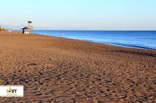 اقامت و بازدید از ساحل لارا، آنتالیا