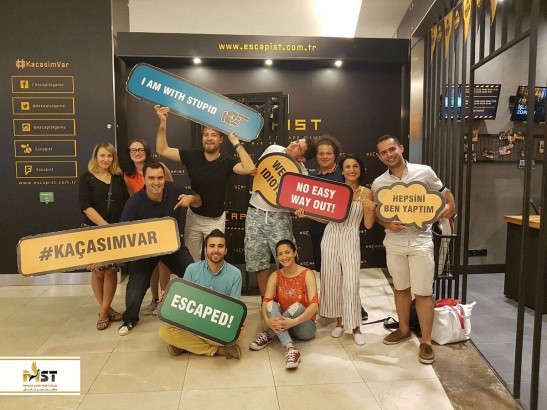 تفریح و بازی در محله شیشلی استانبول تفریح و بازی در محله شیشلی استانبول