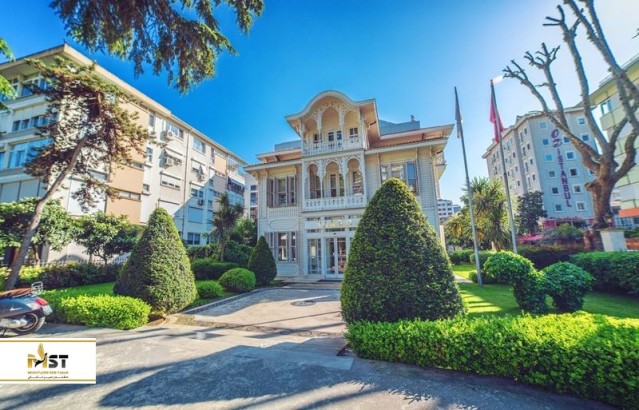 گردش در خیابان بغداد استانبول