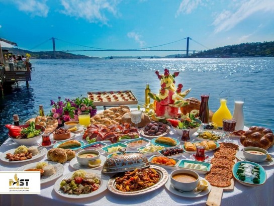 خوردن صبحانه با چشم اندازی به بسفر