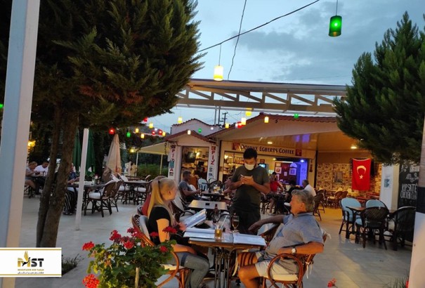 رستوران هالیدی این در کوش آداسی رستوران هالیدی این در کوش آداسی