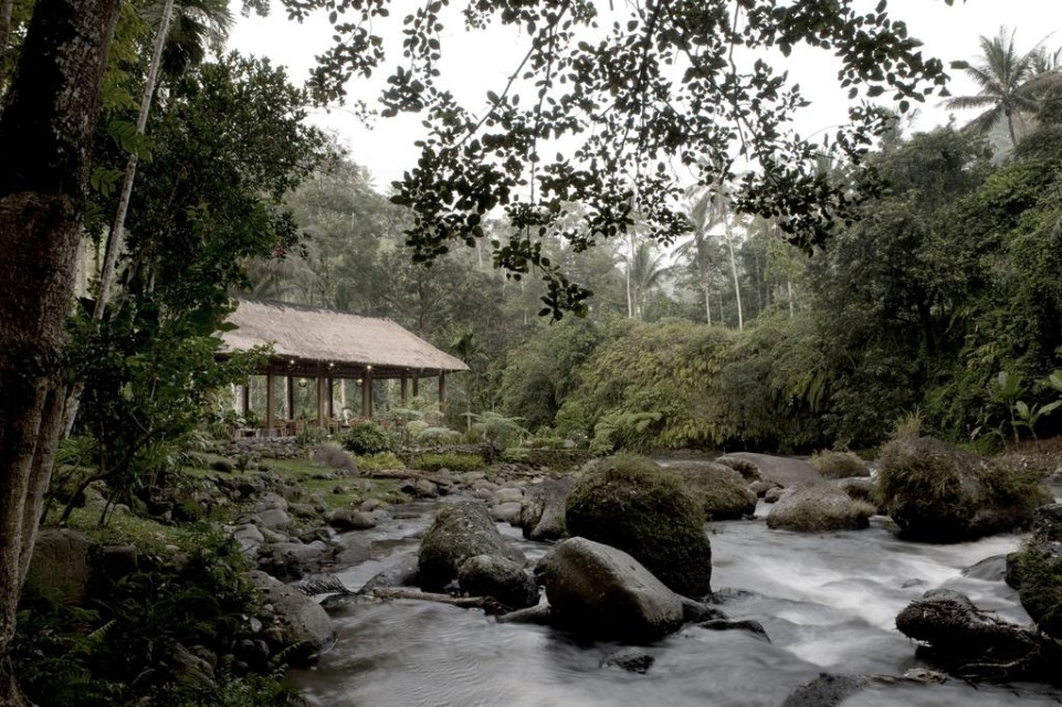 محوطه هتل محوطه هتل