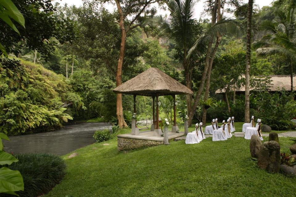 محوطه هتل محوطه هتل