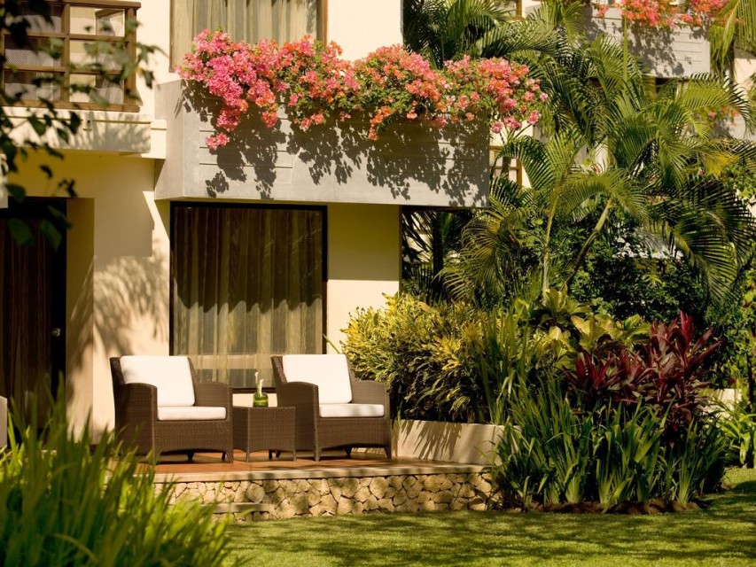 محوطه هتل محوطه هتل