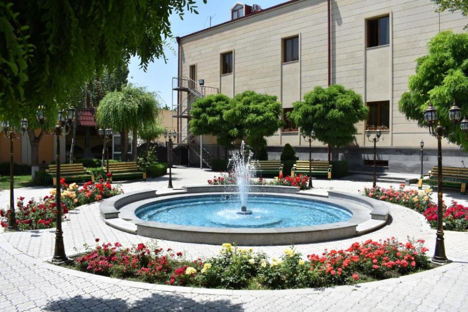 محوطه هتل محوطه هتل