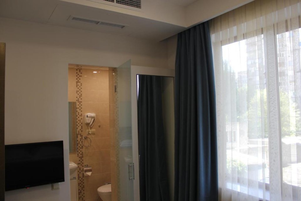 hotels-Armenia-Yerevan-Regard-217608419-26ba2c9637d85cfabc7a35aea816c669.jpg
