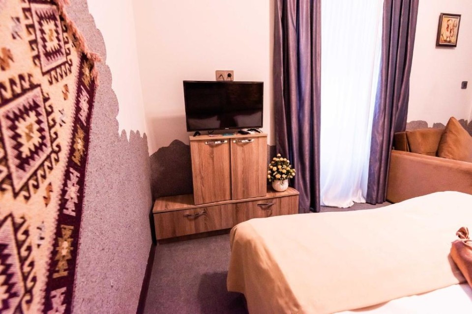 hotels-Baku-Castello-Inn-238096595-26ba2c9637d85cfabc7a35aea816c669.jpg