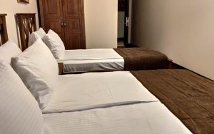 hotels-Baku-Maajid-217740214-bb880fb51c6b9371b902060267e97128.jpg