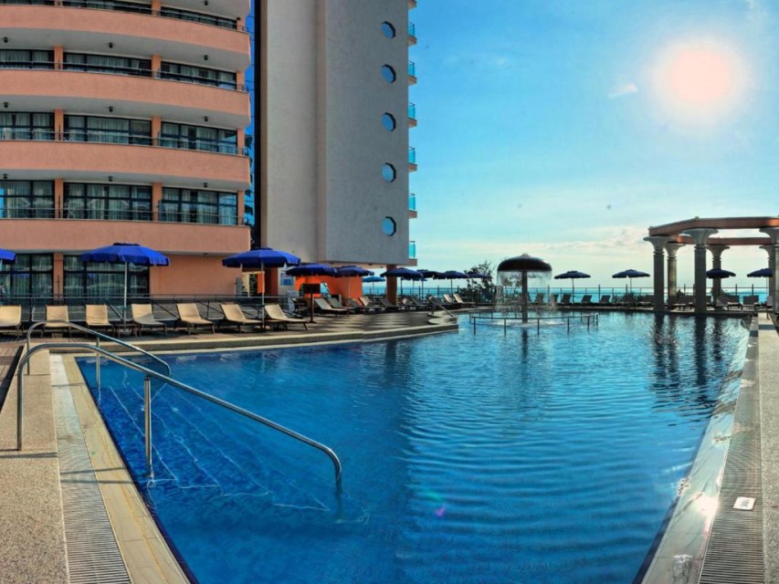 محوطه هتل محوطه هتل