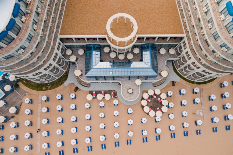 محوطه هتل محوطه هتل