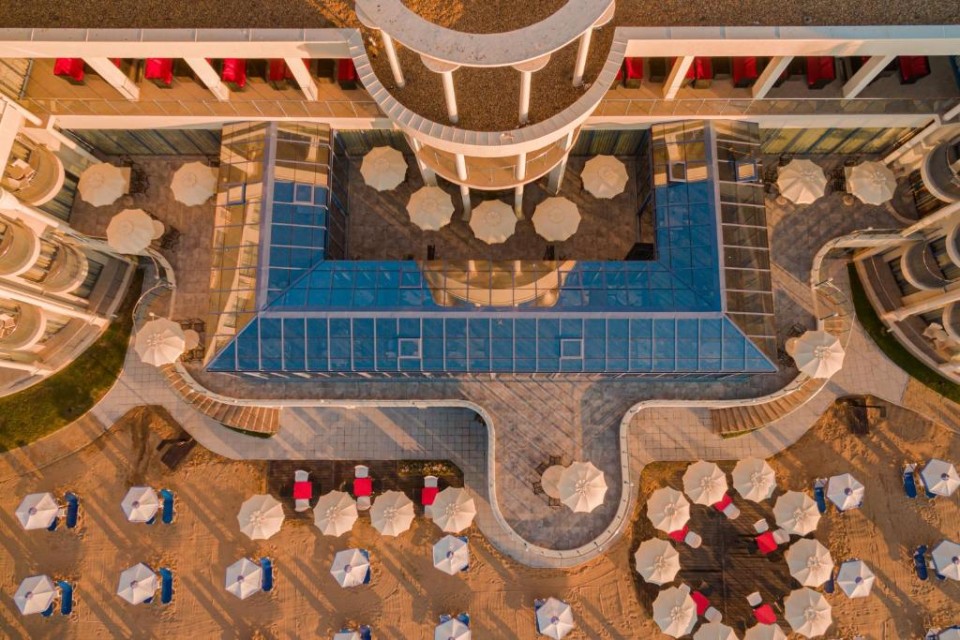 محوطه هتل محوطه هتل