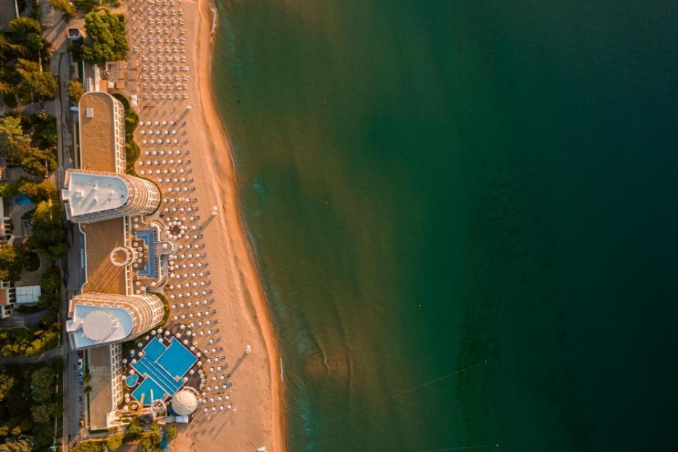 محوطه هتل محوطه هتل