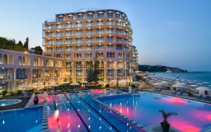 محوطه هتل محوطه هتل