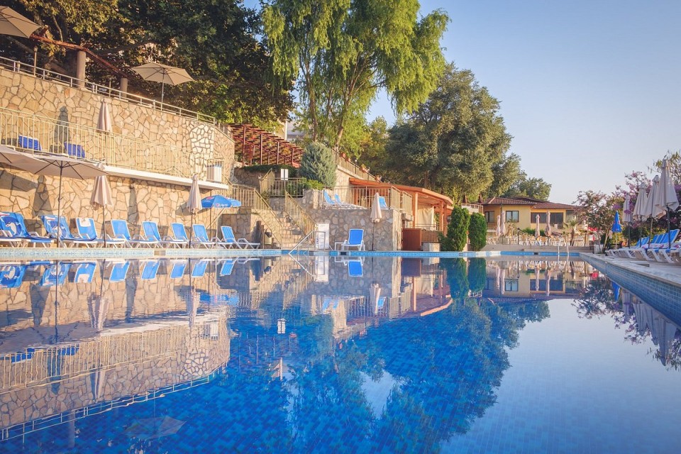 محوطه هتل محوطه هتل