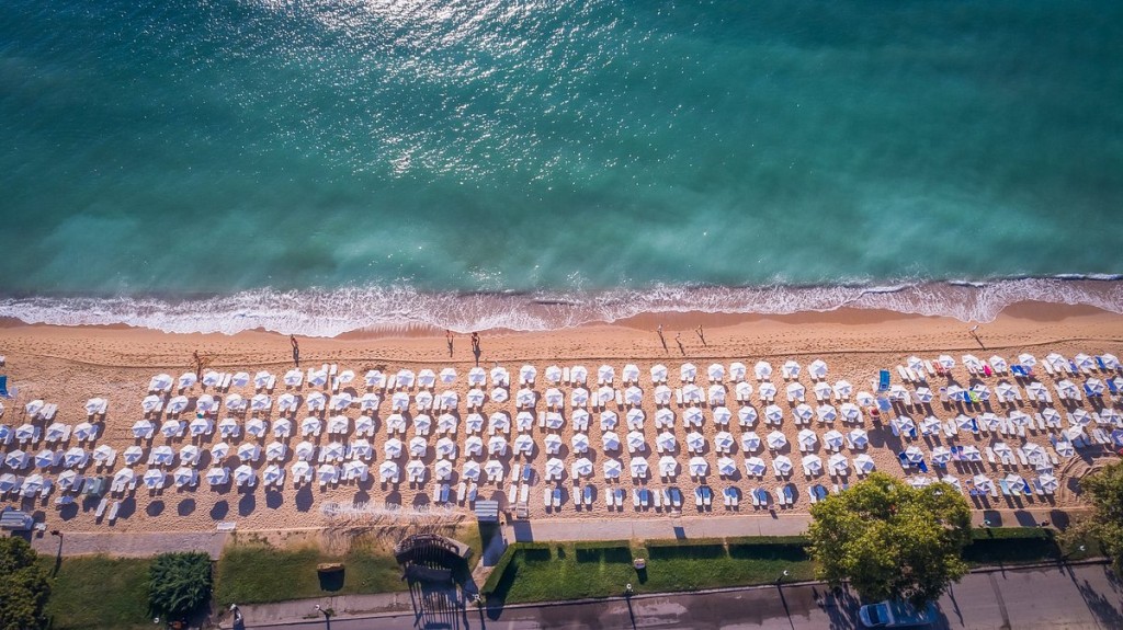 محوطه هتل محوطه هتل