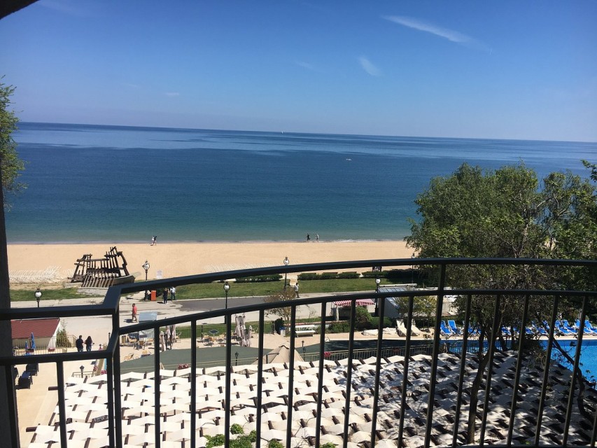 محوطه هتل محوطه هتل