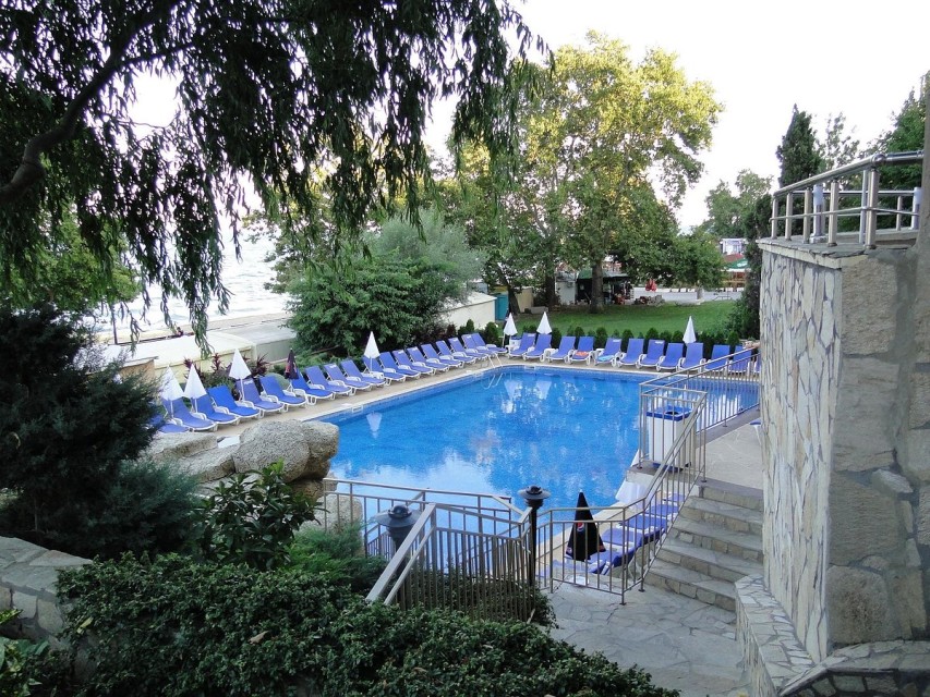 محوطه هتل محوطه هتل