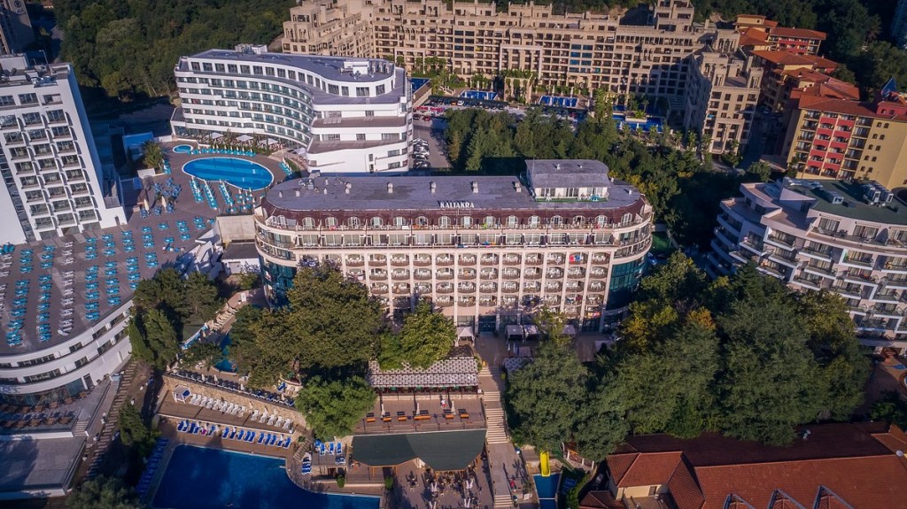 محوطه هتل محوطه هتل