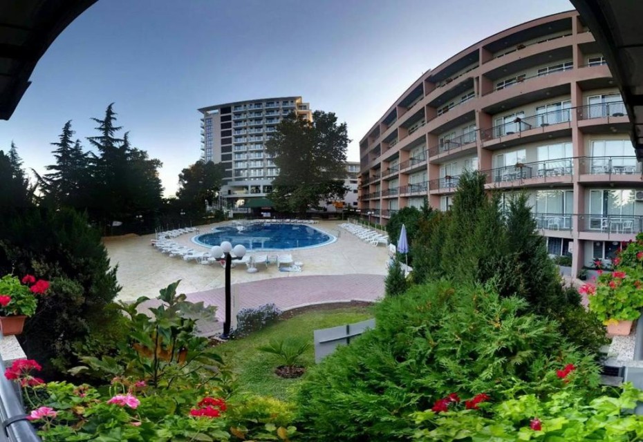 محوطه هتل محوطه هتل