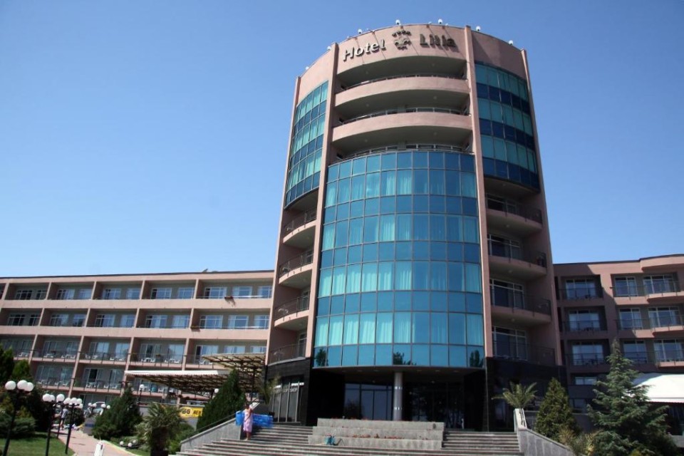 محوطه هتل محوطه هتل