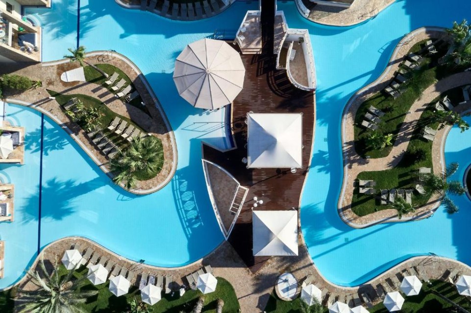 محوطه هتل محوطه هتل