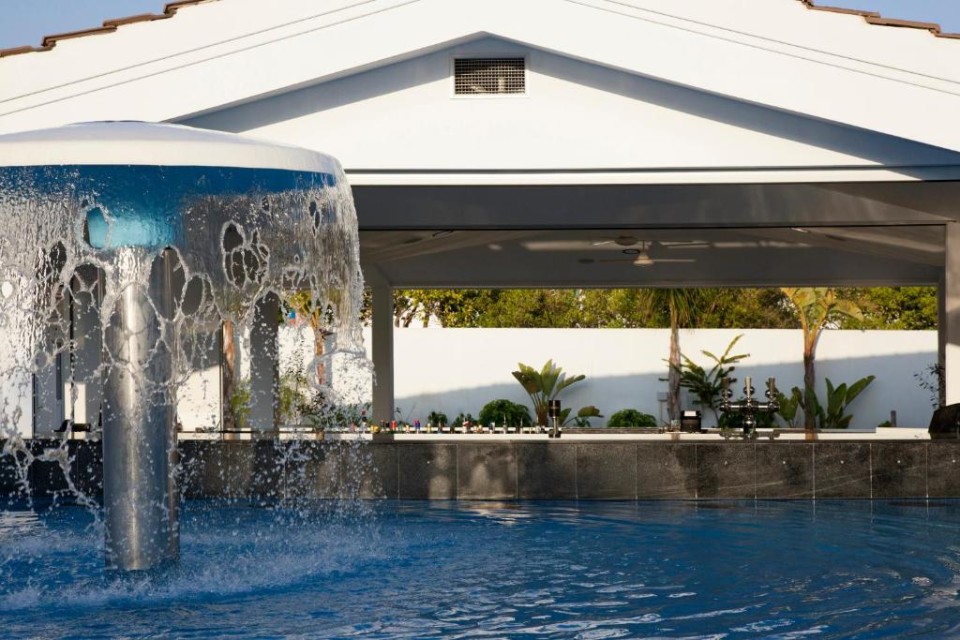 محوطه هتل محوطه هتل